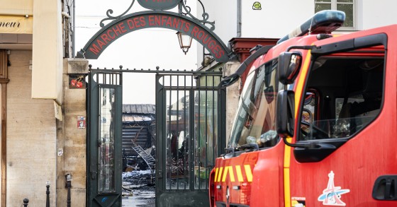 Incendio en Marche Des Enfants Rouges en París