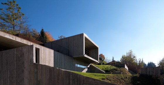 Casa Y, villa brutalista in vendita in Piemonte