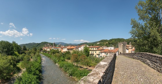 Lunigiana, la Toscana inattesa: castelli, mare e crinali in 30'