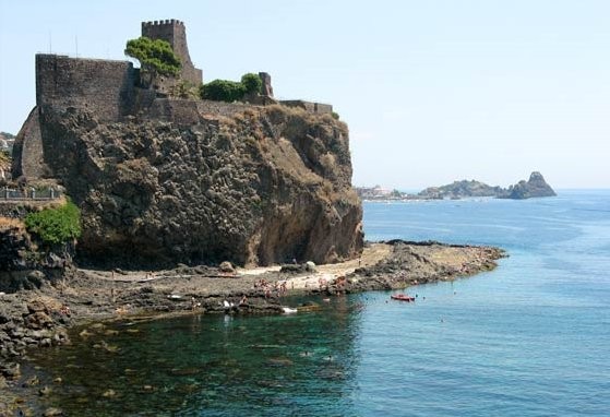 100 alberghi per 100 caserme (galleria)