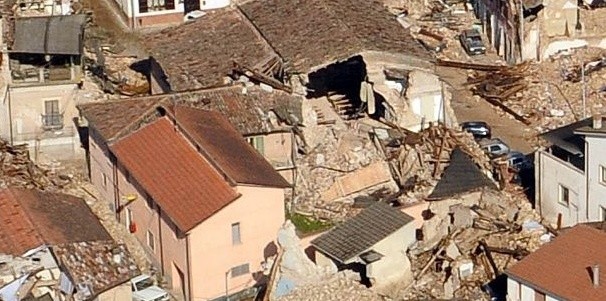 Onna, la casa che resistette al terremoto l'abatte l'anas