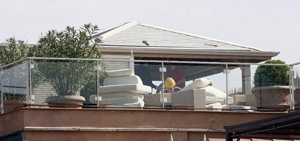 Scajola vende la casa che non sapeva di avere. Ma a che prezzo?