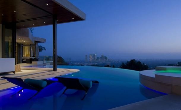 Case da sogno: una roccia vulcanica che guarda oltre l'oceano (los angeles)