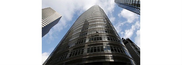 New york, crolla anche il grattacielo "rossetto" del truffatore madoff