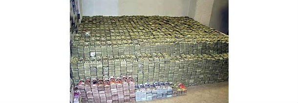 Banche italiane, "guerra al cash" per gli stipendi