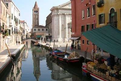 Speciale carnevale, a Venezia le case in maschera (galleria)