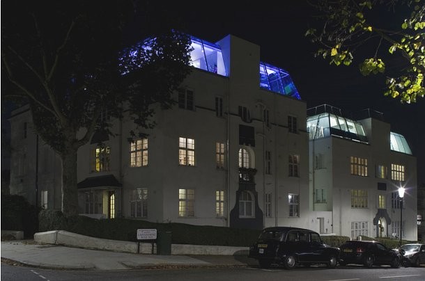 Case da sogno: attico futurista con ascensore trasparente a nothing hill (londra)