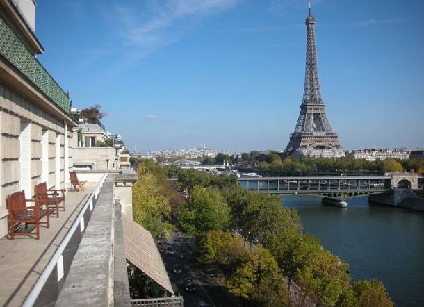 Case da sogno: l'attico è puro lusso se è sulla senna di fronte alla tour eiffel (parigi)