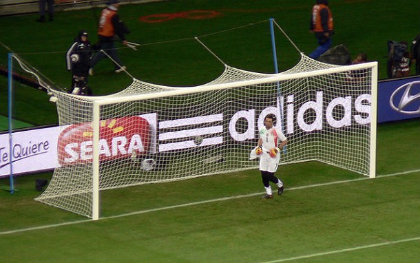 Calcio scommesse, la polizia arresta 16 calciatori. Ai domiciliari beppe signori