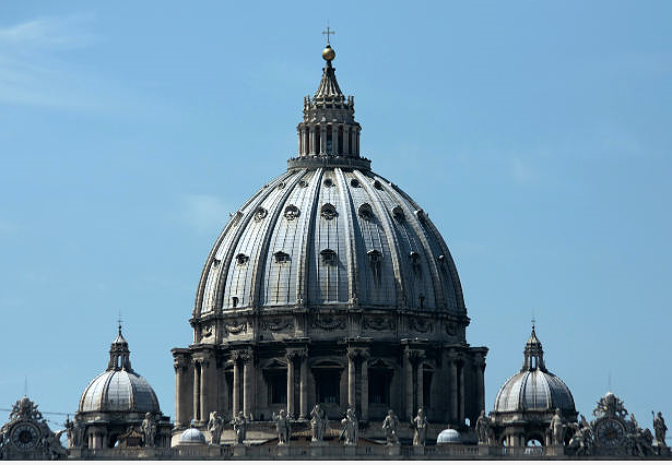 Vaticano immobiliarista. Sfratti, permute e 1000 nuovi alloggi