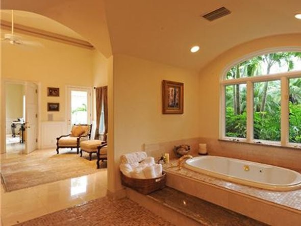 Bersani risponde a berlusconi sull'economia: "proposte fuori tempo massimo"