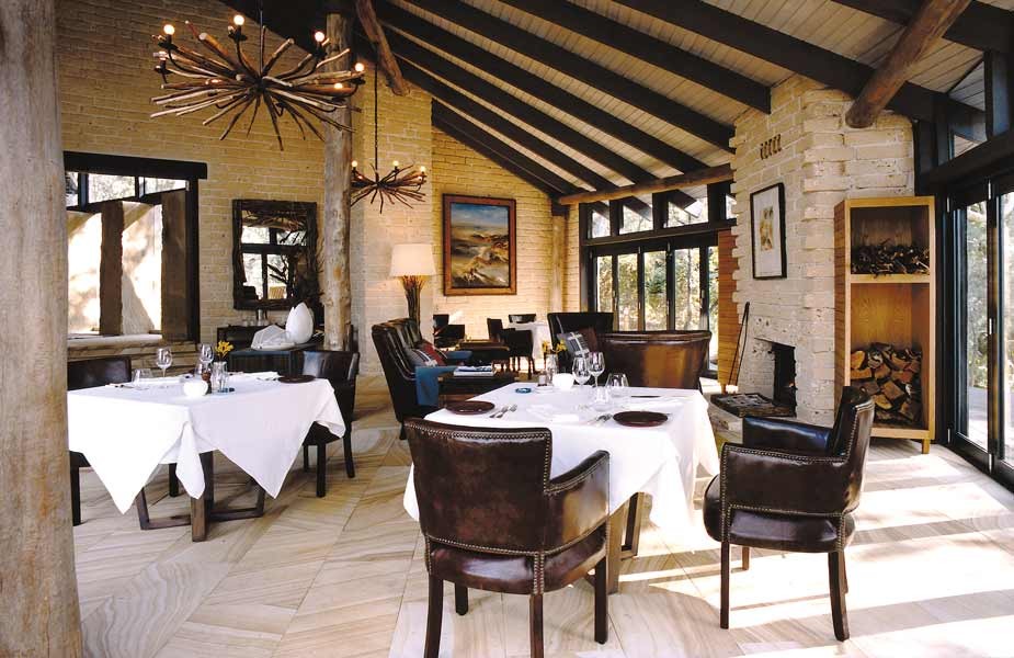 sydney-beachhouse-dining-area_0