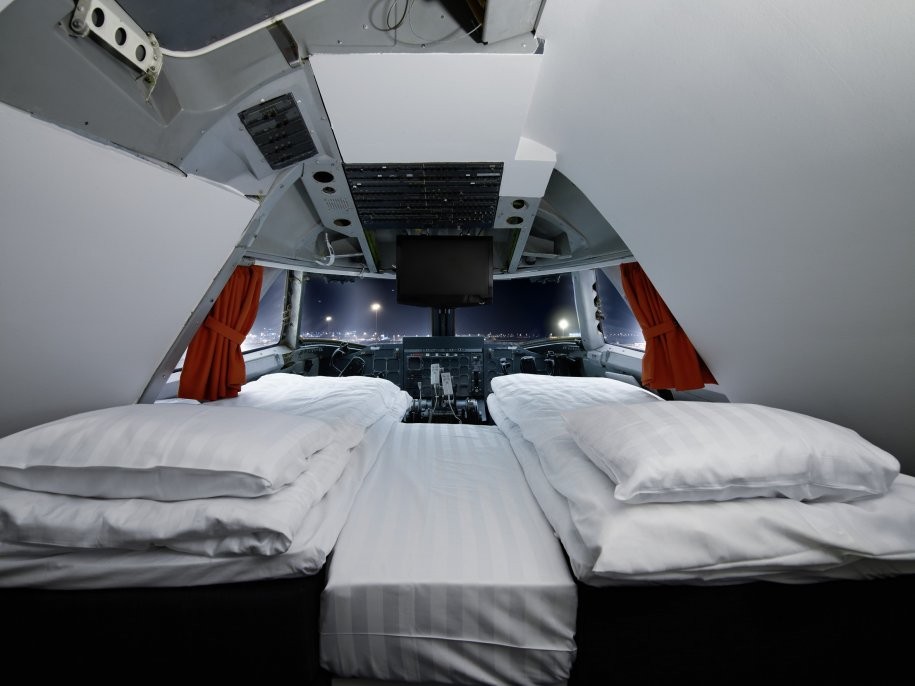 check-into-the-bedroom-in-the-cockpit-for-a-great-view-of-the-night-sky