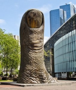 le-pouce-the-thumb-paris