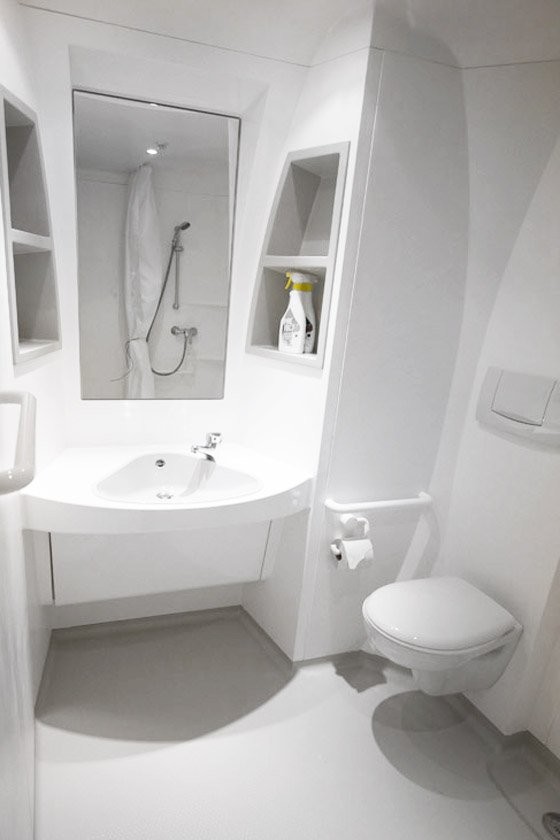 the-bathrooms-have-an-all-white-scheme