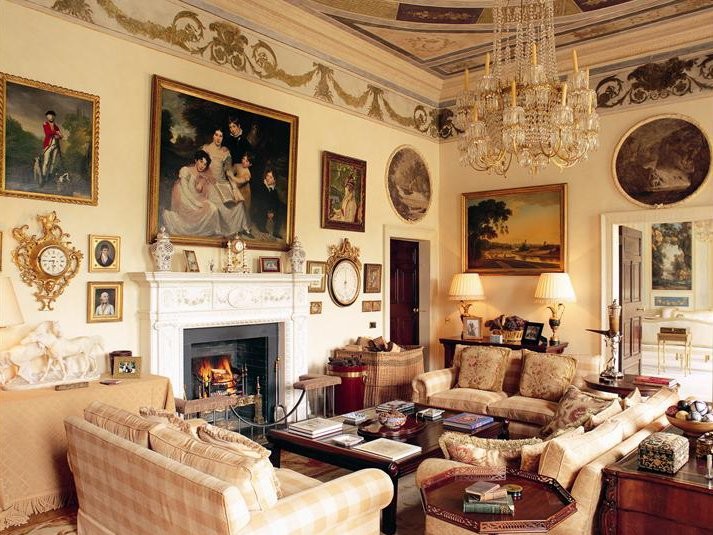 this-room-is-decorated-to-the-hilt