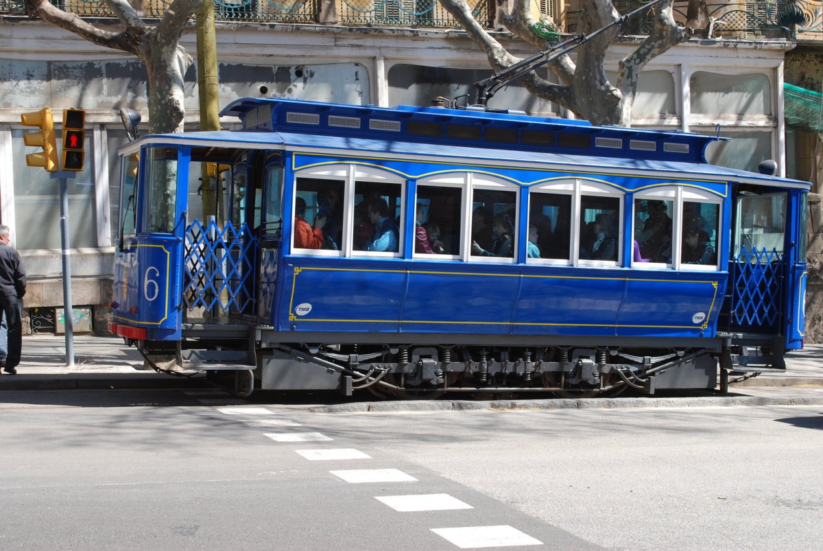 Niente più auto blu. Monti manda in tram le istituzioni