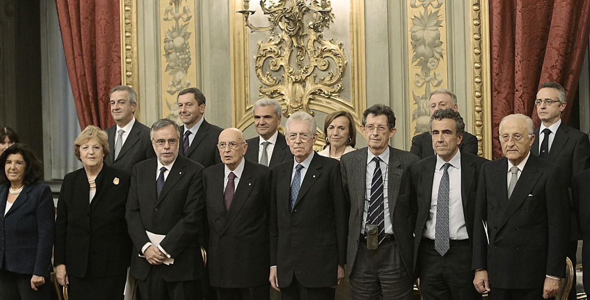 Gli italiani hanno sempre meno fiducia nel governo monti