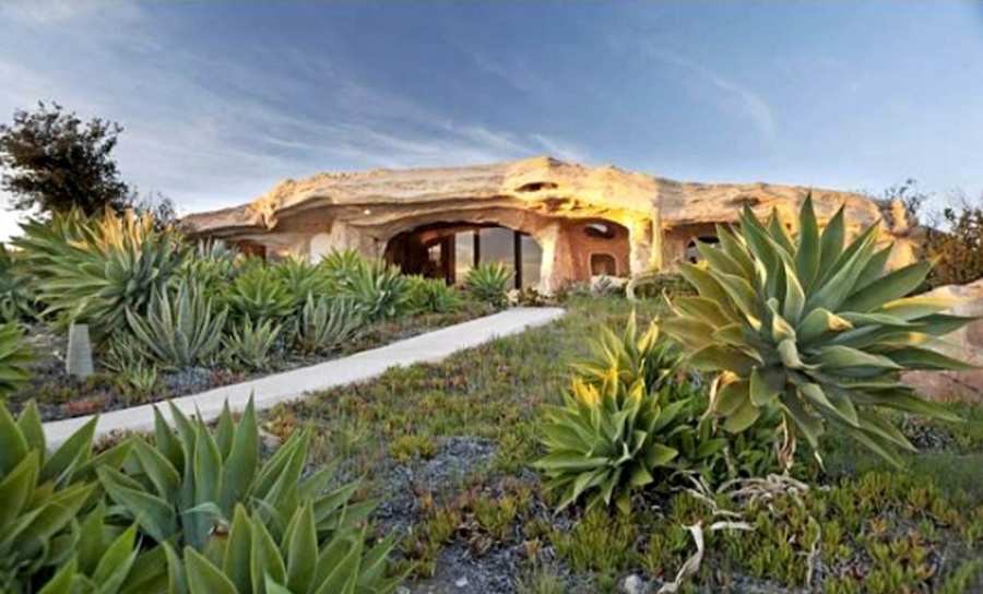 la villa di malibù ispirata nella casa dei flintstones casapicapiedra1