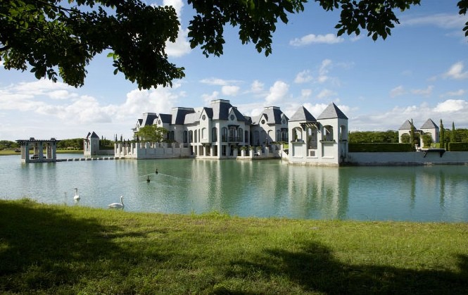 Casa da sogno: vita da re in un castello medievale a miami