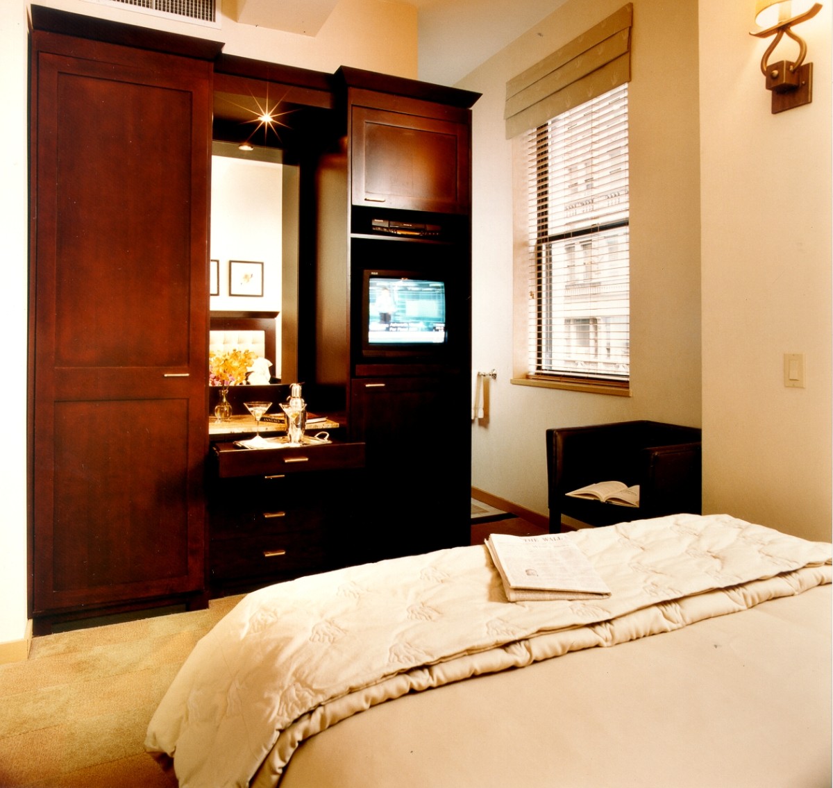 library-hotel-Petite