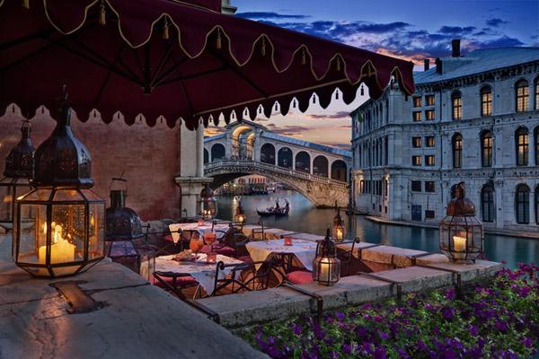 Hotel speciali: una piccola dimora del 500 affacciata sul canal grande