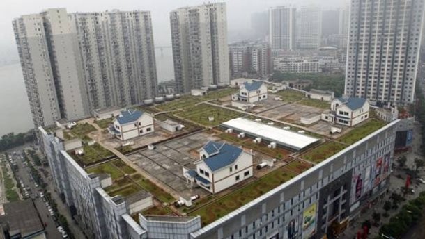 In cina non si spreca nulla e si costruisce sui tetti dei centri commerciali