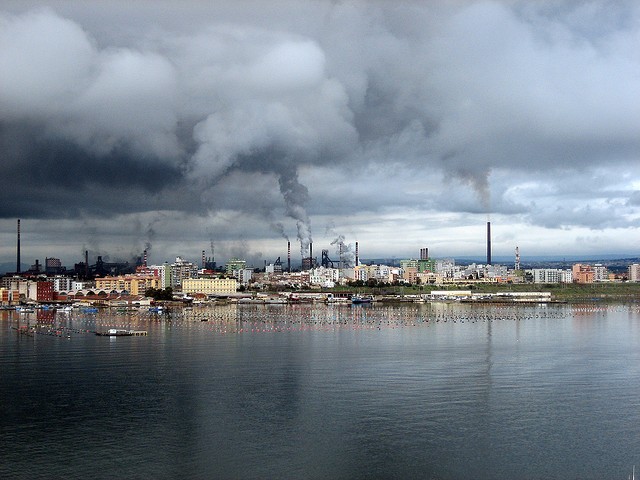 foto: mafe (flickr.com cc) Regali e contanti: ecco come l'ilva manteneva amicizie e appoggi