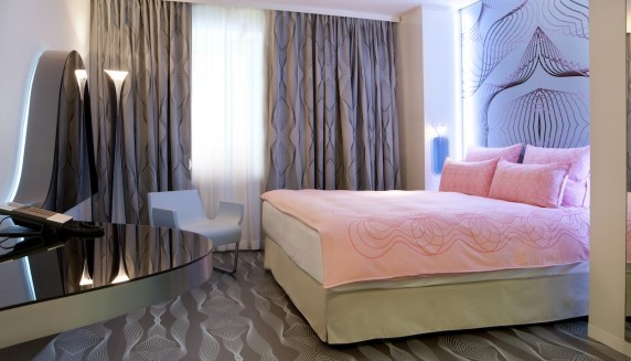 nhow_standardroom_blue_med