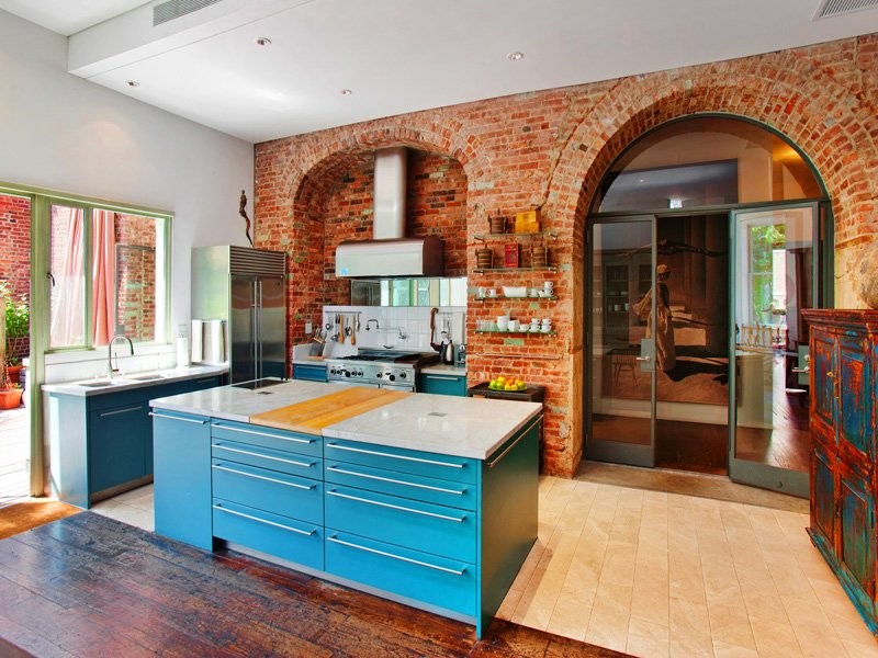 the-exposed-brick-continues-into-the-kitchen