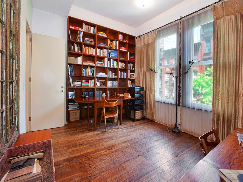 the-listing-describes-the-library-as-having-a-high-tech-workspace