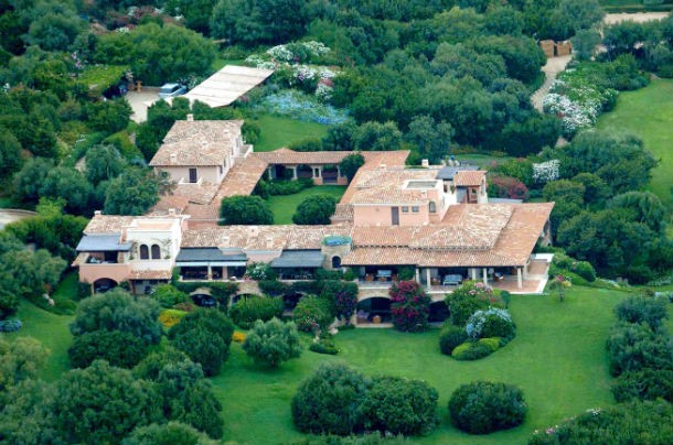 Berlusconi vende villa certosa e il suo tesoro marino