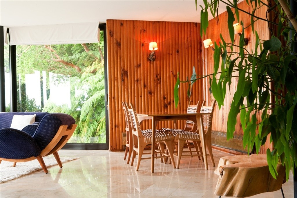 31-chalet-real-living-dining-area.jpg.1024x0