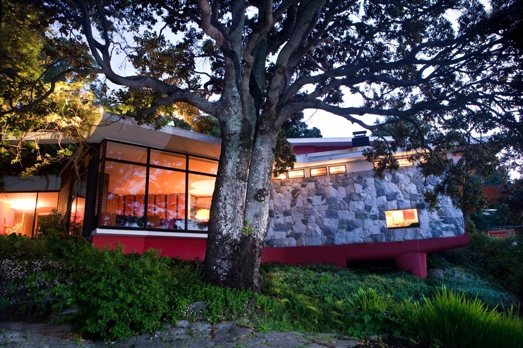 39-panorama-peumo-main-building-at-dusk.jpg.1024x0