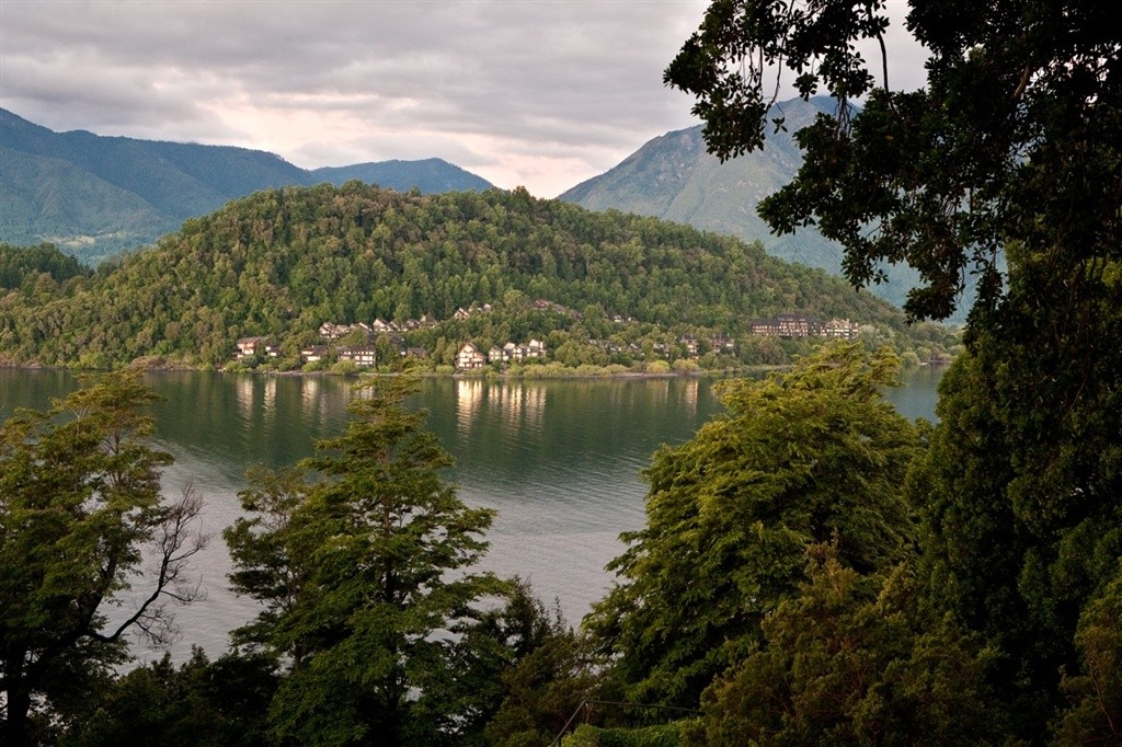 49-view-of-peninsula-from-hotel-antumalal.jpg.1024x0