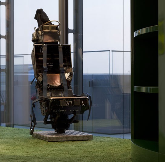 ejector-seat_2303564k