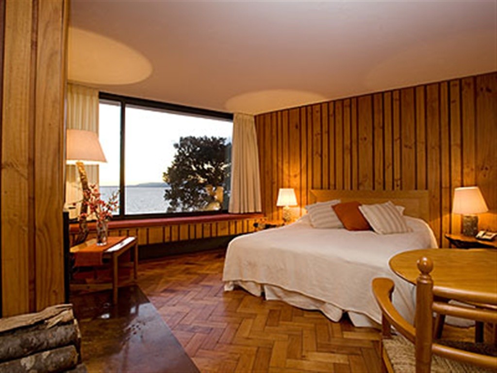 hotel-rooms-suite.jpg.1024x0