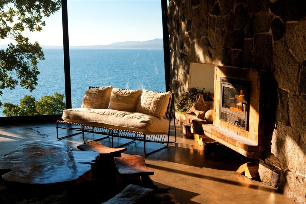 living-room-lake-view.jpg.1024x0