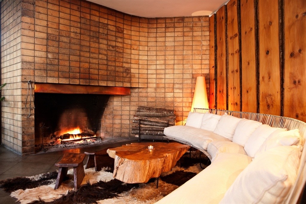 main-fireplace-living-area.jpg.1024x0