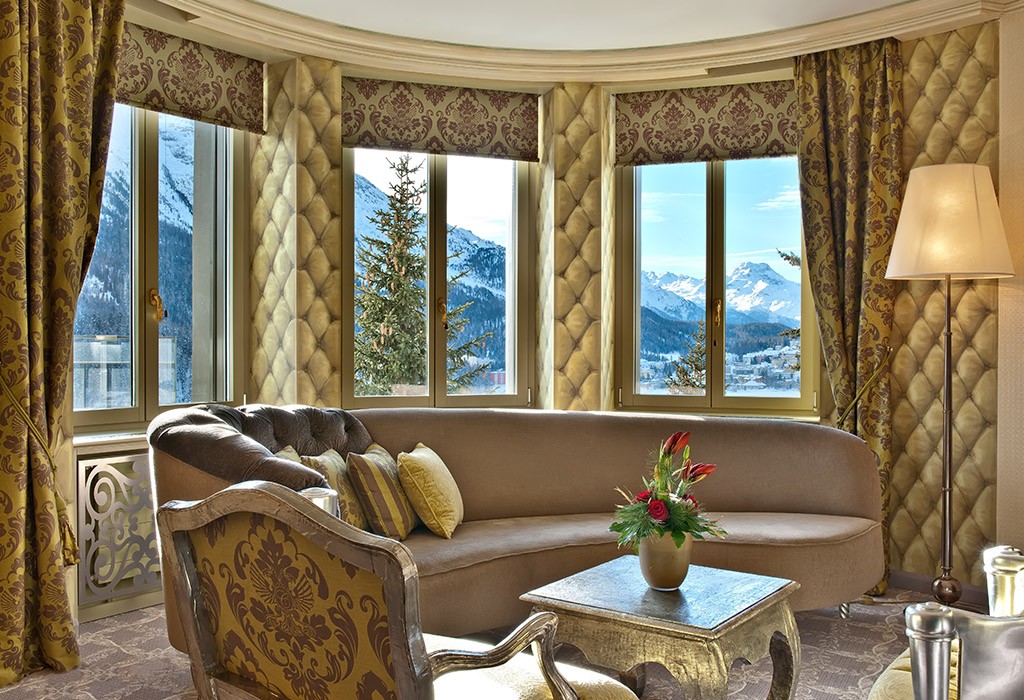 rooms__0000s_0015_Deluxe_Suite_-_Wohnbereich