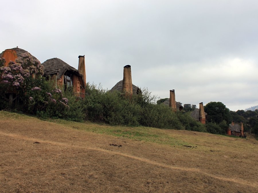 the-guest-suites-are-smaller-versions-of-the-main-lodges-set-in-a-line-facing-the-crater-but-det