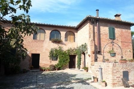 Casa del week end: salutando il 2012 in un antico casolare nella campagna senese (fotogallery)