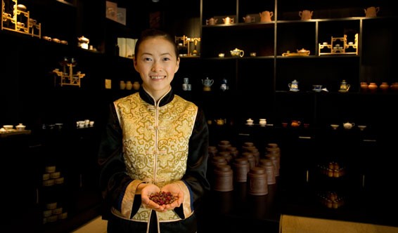 BT_Lijiang_Gallery_Restaurant_Chun_Feng_Staff.jpg