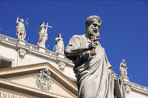 Vaticano, la sfida per il soglio di Pietro è tra un italiano e un brasiliano