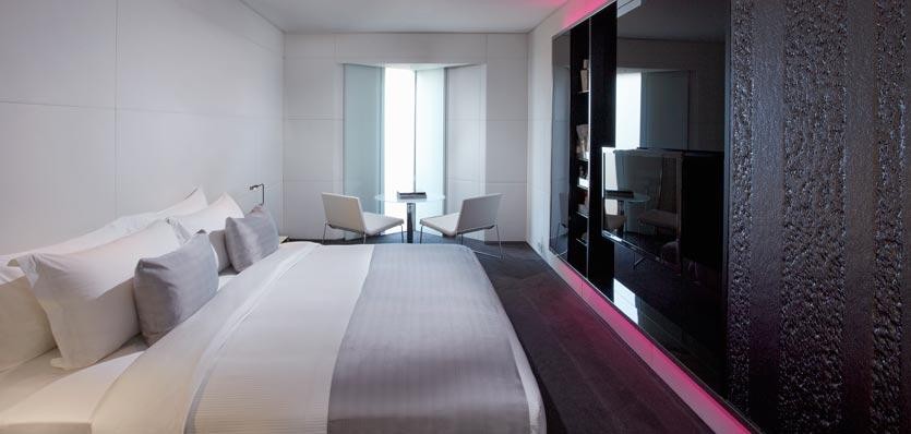 10ame-london-moderoom