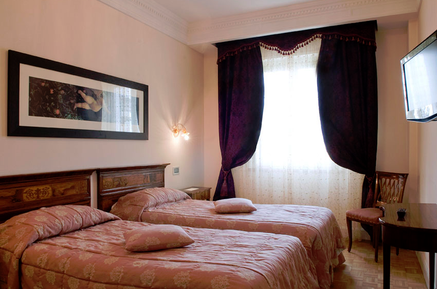 FireShot_Screen_Capture_052_-_Grand_Hotel_Rimini_albergo_5_stelle_lusso_riviera_romagnola_-_Phot