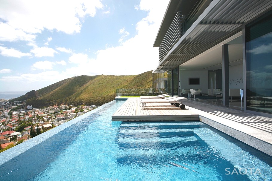 Case da sogno: una villa di cristallo sulla cima di una collina con vista a città del capo (fotogallery)