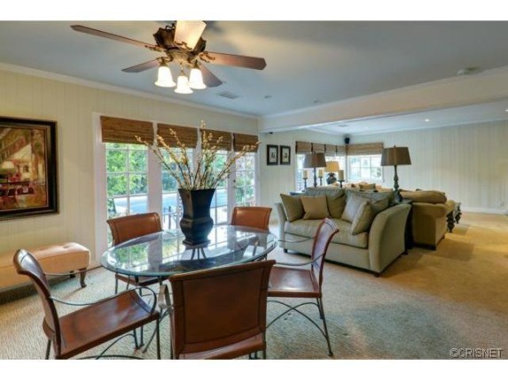 dinign-b135c9-573x430