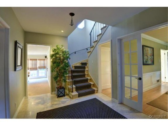 entry-d8cebb-573x430