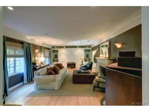 living-rm-92ddf1-573x430